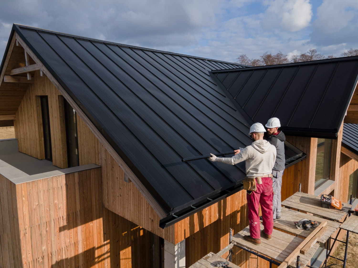 Discover the best roofing material for your U.S. climate. From snow to sun, choose durability and comfort tailored to your region.